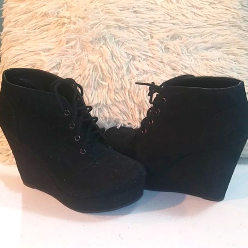 Wedge shoes